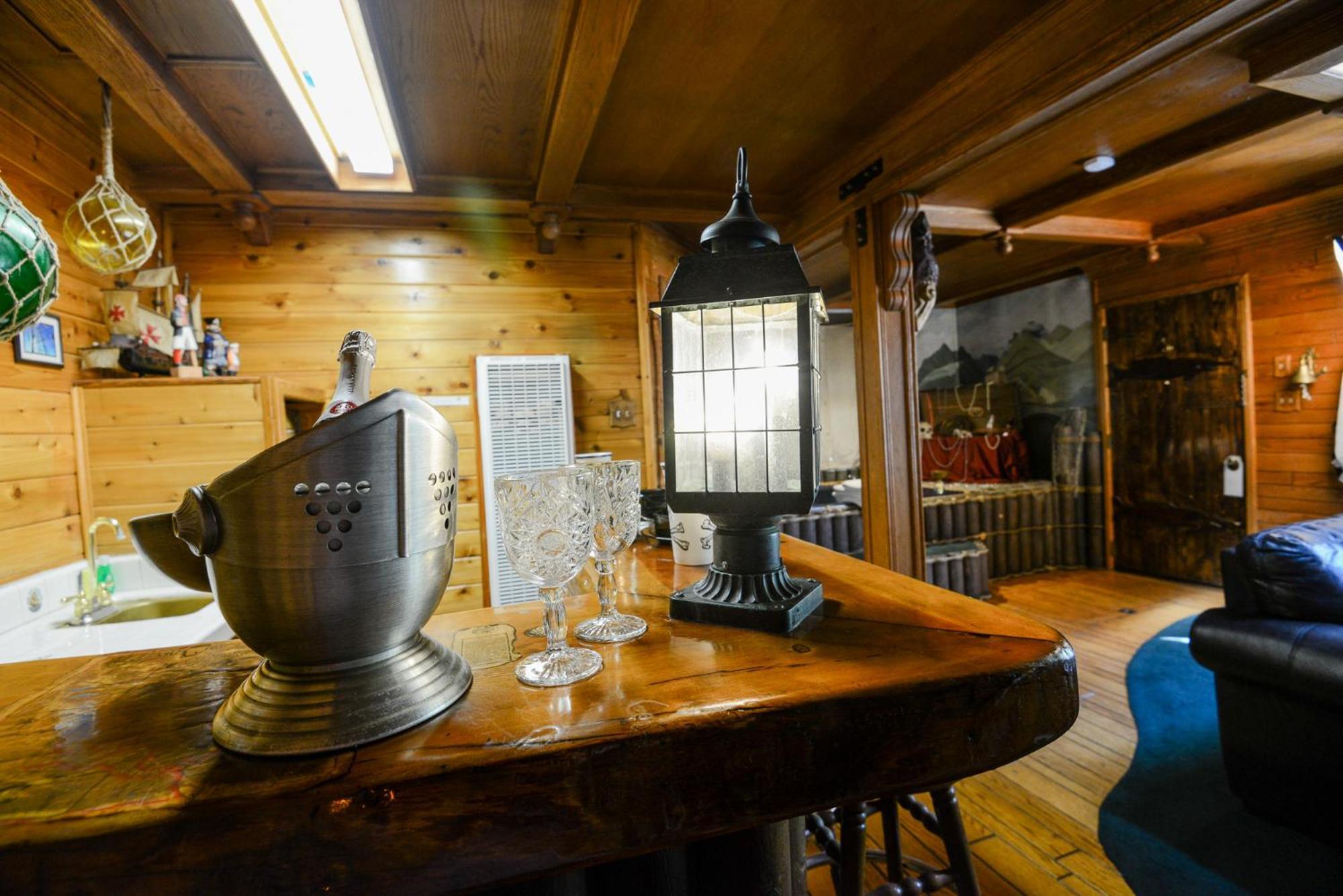 Castle Wood Theme Cottages- Couples Only Big Bear Lake Exterior foto