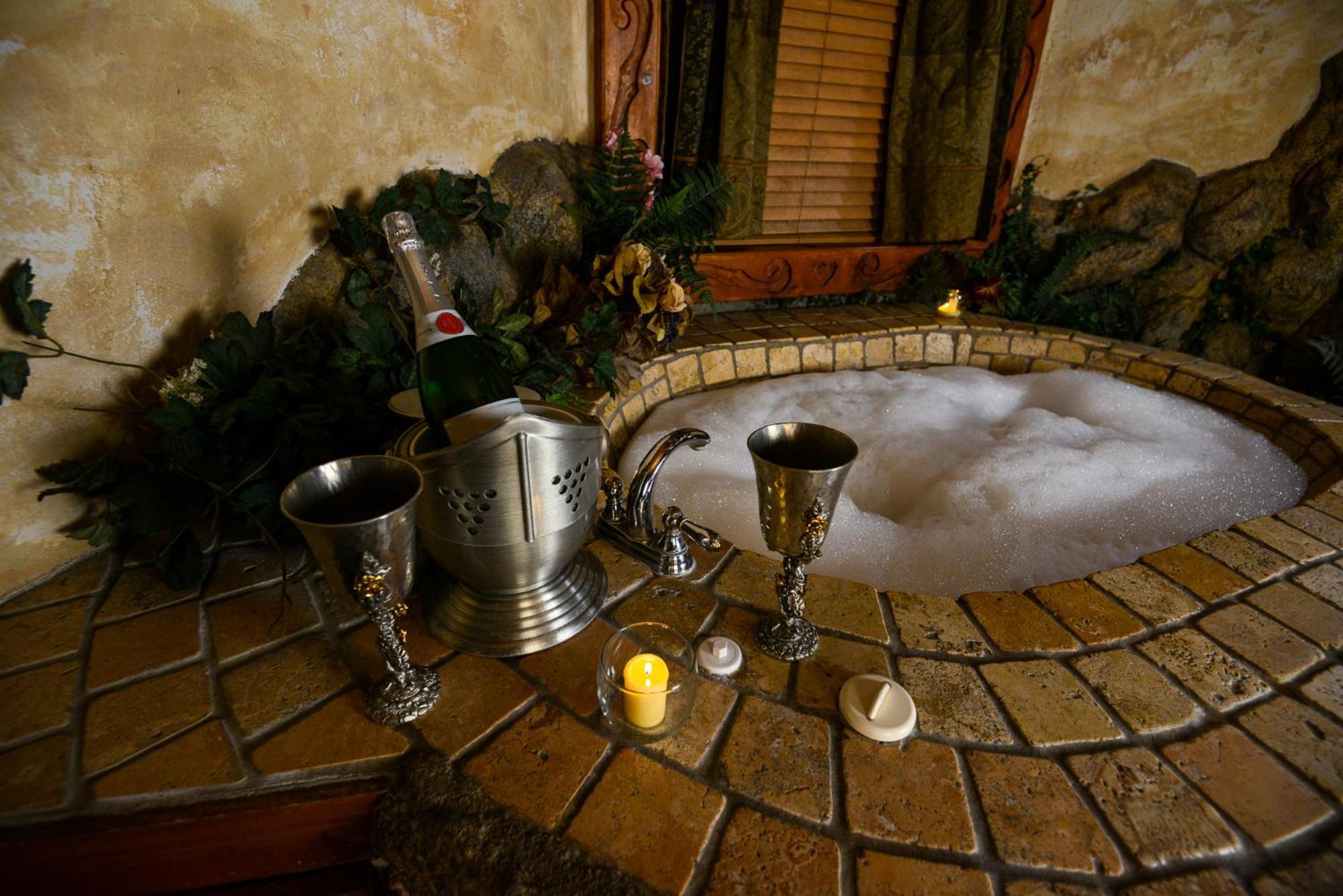 Castle Wood Theme Cottages- Couples Only Big Bear Lake Exterior foto